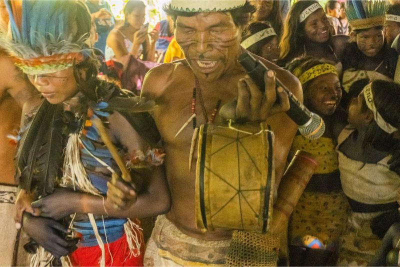 Ir a Amazonia entre dos mundos Amazonia entre dos mundos