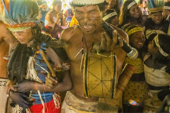 Amazonia entre dos mundos